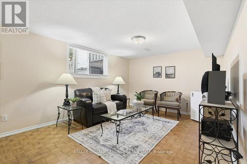 856 Roundelay Drive, Oshawa (Mclaughlin), ON - Indoor Photo Showing Living Room