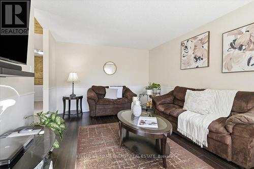 856 Roundelay Drive, Oshawa (Mclaughlin), ON - Indoor Photo Showing Living Room