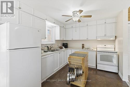 856 Roundelay Drive, Oshawa (Mclaughlin), ON - Indoor Photo Showing Kitchen With Double Sink
