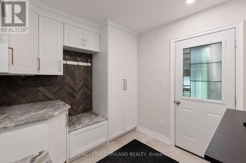 700 Westmount Hills Drive, London South (South C), ON - Indoor