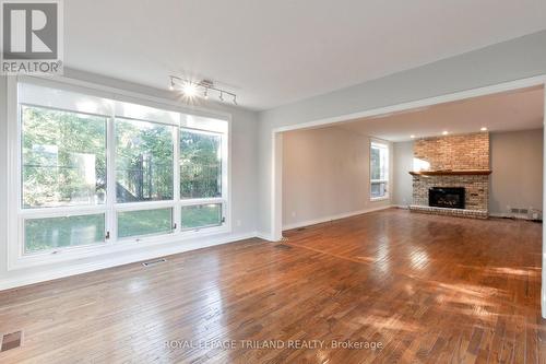 700 Westmount Hills Drive, London South (South C), ON - Indoor Photo Showing Living Room With Fireplace
