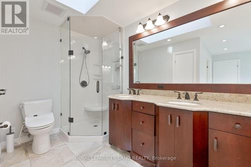 700 Westmount Hills Drive, London South (South C), ON - Indoor Photo Showing Bathroom