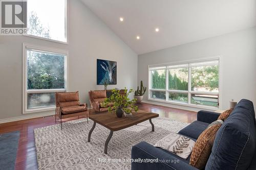 700 Westmount Hills Drive, London South (South C), ON - Indoor Photo Showing Living Room