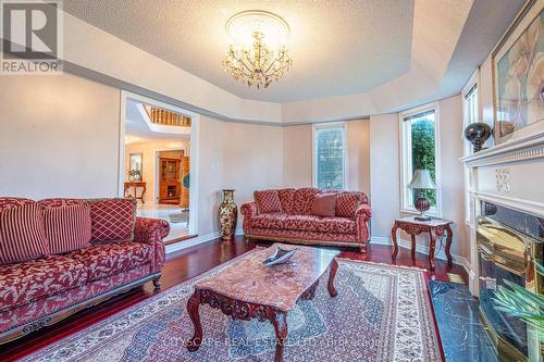 3721 Trelawny Circle, Mississauga, ON - Indoor Photo Showing Living Room