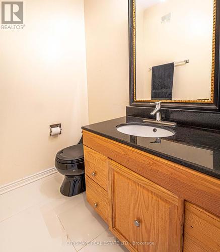 3721 Trelawny Circle, Mississauga, ON - Indoor Photo Showing Bathroom