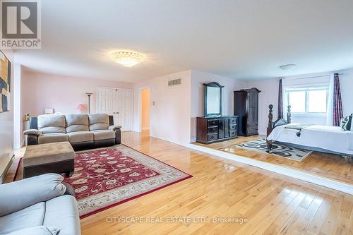 3721 Trelawny Circle, Mississauga, ON - Indoor Photo Showing Living Room