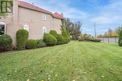 3721 Trelawny Circle, Mississauga, ON - Outdoor