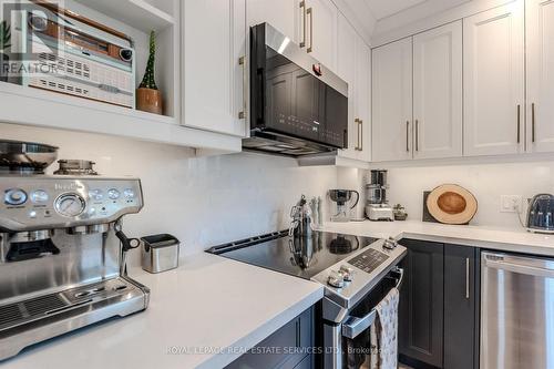 18 Milton Street, Toronto, ON - Indoor Photo Showing Kitchen With Upgraded Kitchen