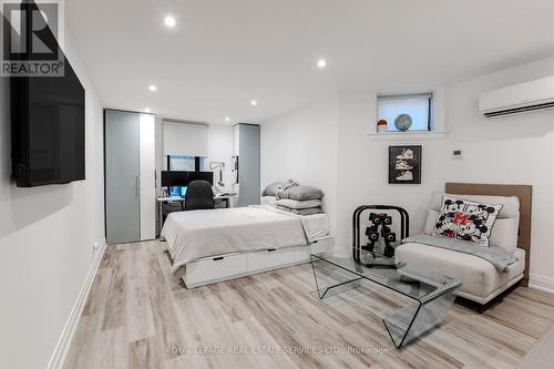 18 Milton Street, Toronto, ON - Indoor Photo Showing Bedroom