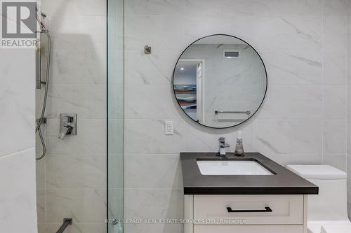 18 Milton Street, Toronto, ON - Indoor Photo Showing Bathroom