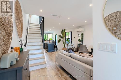 18 Milton Street, Toronto, ON - Indoor