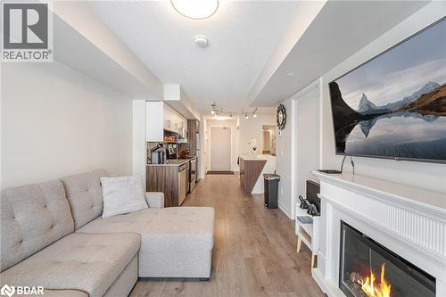 1119 Cooke Blvd Boulevard Unit# B327, Burlington, ON - Indoor Photo Showing Living Room With Fireplace