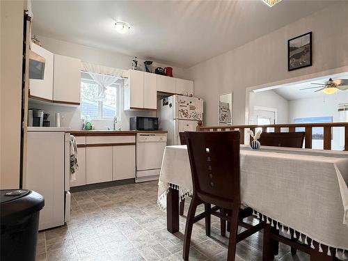 67 8Th Street Sw, Portage La Prairie, MB - Indoor Photo Showing Kitchen