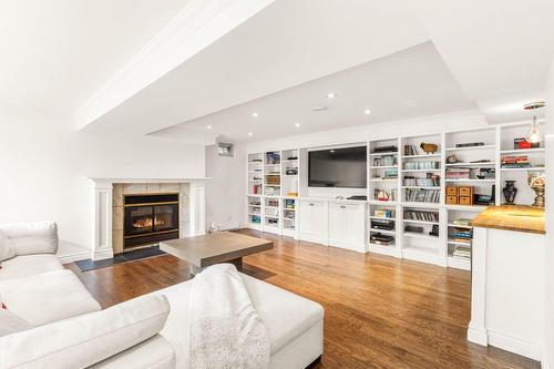 Family room - 1975 Place Nightingale, Saint-Bruno-De-Montarville, QC - Indoor Photo Showing Living Room With Fireplace