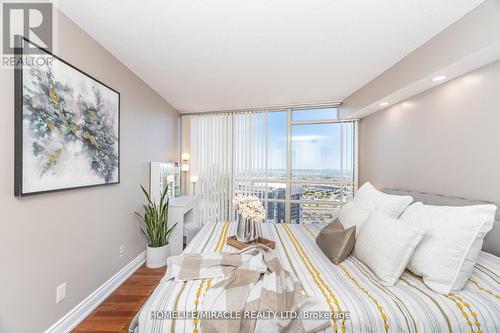 #1701 - 50 Eglinton Ave W, Mississauga, ON - Indoor