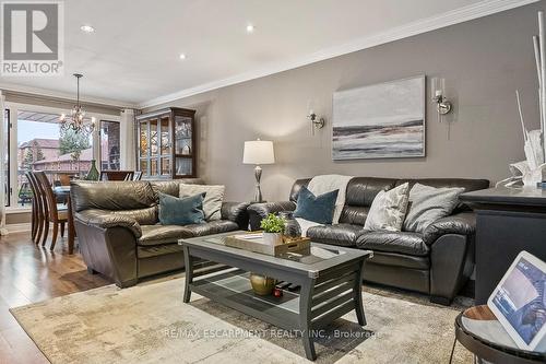 941 Stainton Drive, Mississauga, ON - Indoor Photo Showing Living Room