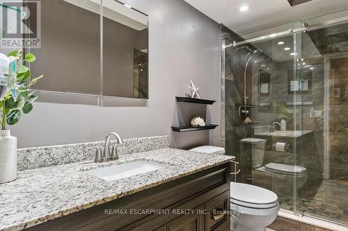 941 Stainton Drive, Mississauga, ON - Indoor Photo Showing Bathroom