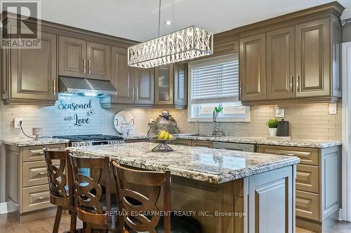 941 Stainton Drive, Mississauga, ON - Indoor Photo Showing Kitchen With Upgraded Kitchen