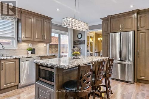 941 Stainton Drive, Mississauga, ON - Indoor Photo Showing Kitchen With Upgraded Kitchen