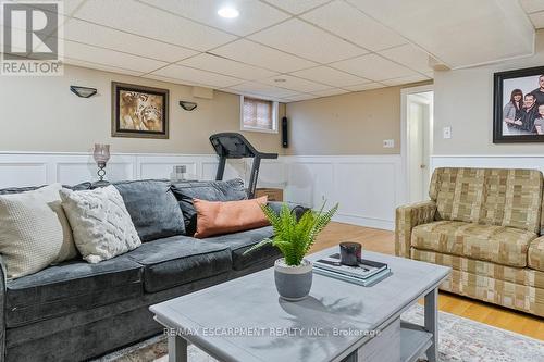 941 Stainton Drive, Mississauga, ON - Indoor Photo Showing Living Room