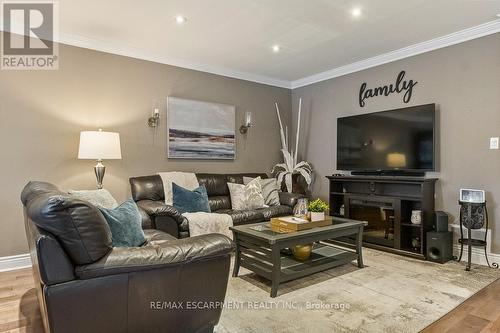 941 Stainton Drive, Mississauga, ON - Indoor Photo Showing Living Room