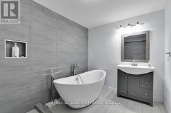 Stunning spa bathroom. - 