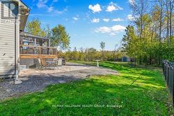 Outdoor dining area. - 
