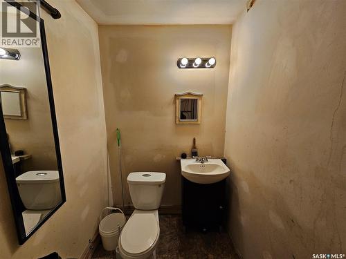 180 Main Street, Kisbey, SK - Indoor Photo Showing Bathroom