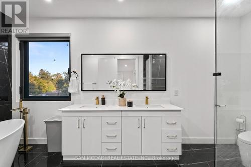 4511 Guelph Line, Burlington, ON - Indoor Photo Showing Bathroom