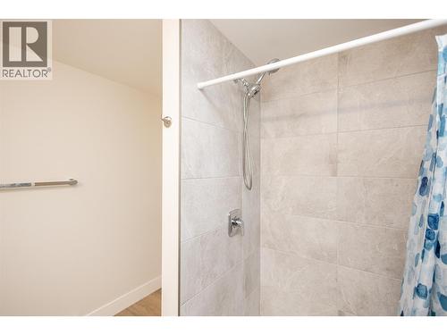 2118 Ryegrass Road, Kelowna, BC - Indoor Photo Showing Bathroom