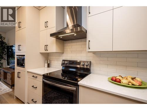 2118 Ryegrass Road, Kelowna, BC - Indoor Photo Showing Kitchen