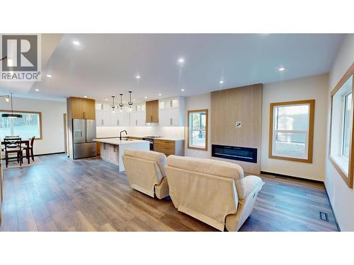 109 River Drive, Cranbrook, BC - Indoor Photo Showing Living Room