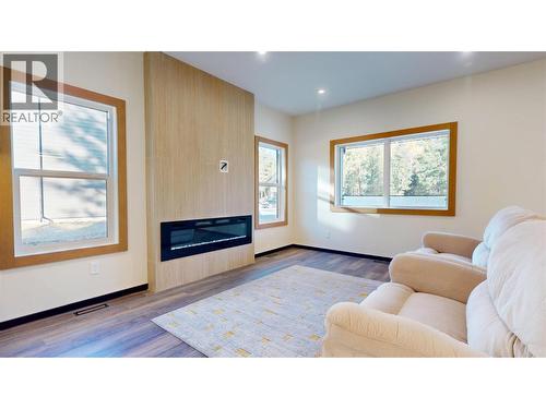 109 River Drive, Cranbrook, BC - Indoor Photo Showing Living Room With Fireplace