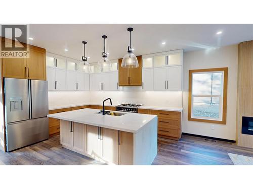109 River Drive, Cranbrook, BC - Indoor Photo Showing Kitchen With Upgraded Kitchen