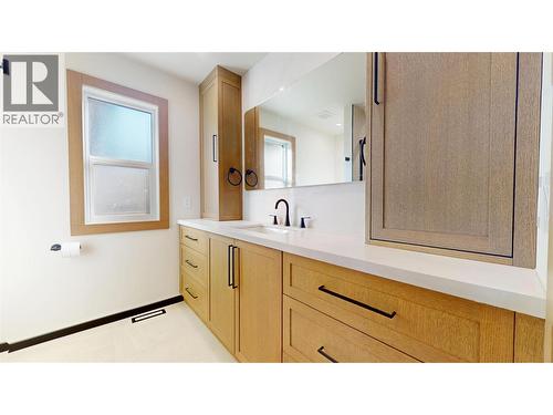 109 River Drive, Cranbrook, BC - Indoor Photo Showing Bathroom