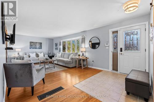 470 Dundas Street W, Greater Napanee (Greater Napanee), ON - Indoor Photo Showing Living Room