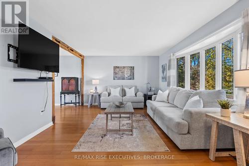470 Dundas Street W, Greater Napanee (Greater Napanee), ON - Indoor Photo Showing Living Room