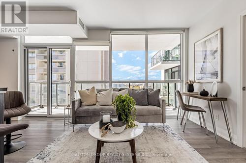 611 - 1461 Lawrence Avenue W, Toronto, ON - Indoor Photo Showing Living Room