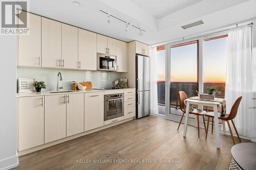 2421 - 2550 Simcoe Street N, Oshawa (Windfields), ON - Indoor Photo Showing Kitchen