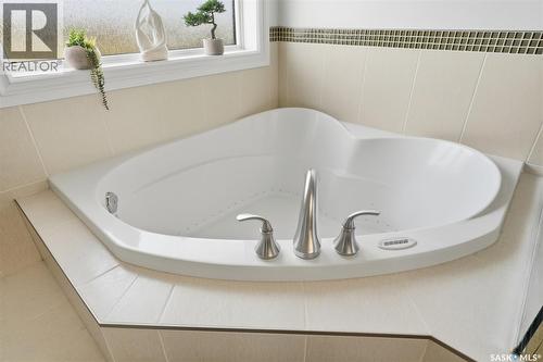 106 Thode Avenue, Saskatoon, SK - Indoor Photo Showing Bathroom
