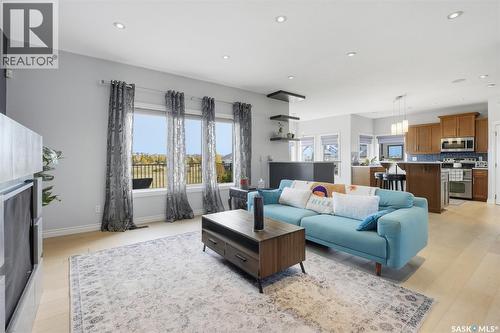106 Thode Avenue, Saskatoon, SK - Indoor Photo Showing Living Room