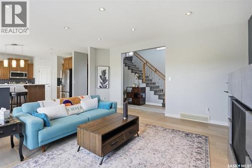 106 Thode Avenue, Saskatoon, SK - Indoor Photo Showing Living Room