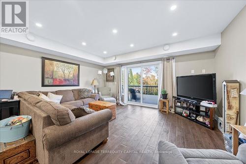 30 Indianola Crescent, Wasaga Beach, ON - Indoor Photo Showing Living Room