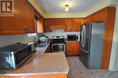 7665 Doverwood Drive, Mississauga, ON - Indoor Photo Showing Kitchen With Double Sink