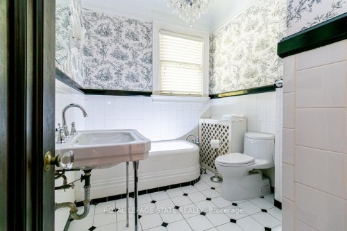3 Turner Avenue, Hamilton, ON - Indoor Photo Showing Bathroom