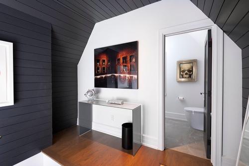 Corridor - 79 Crois. Rosemount, Westmount, QC - Indoor Photo Showing Bathroom