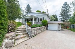 15 Rue Ekers  Sainte-Agathe-Des-Monts, QC J8C 1Y5
