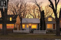 821 G AVENUE N  Saskatoon, SK S7L 1Z6