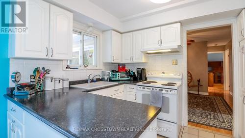 64 Royal Oak Drive, Innisfil, ON - Indoor Photo Showing Kitchen