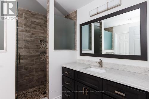 581 Harris Circle, Strathroy-Caradoc (Ne), ON - Indoor Photo Showing Bathroom